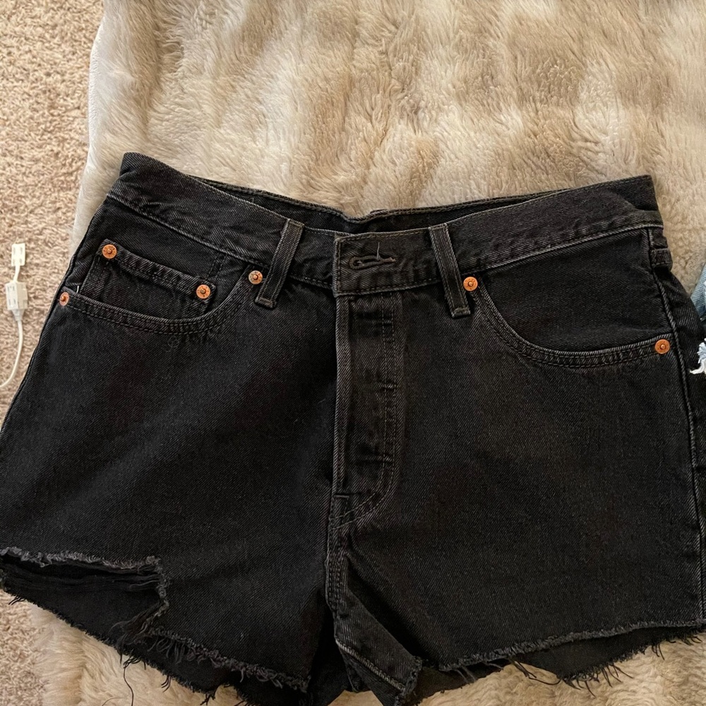 Levi’s 501 black denim short